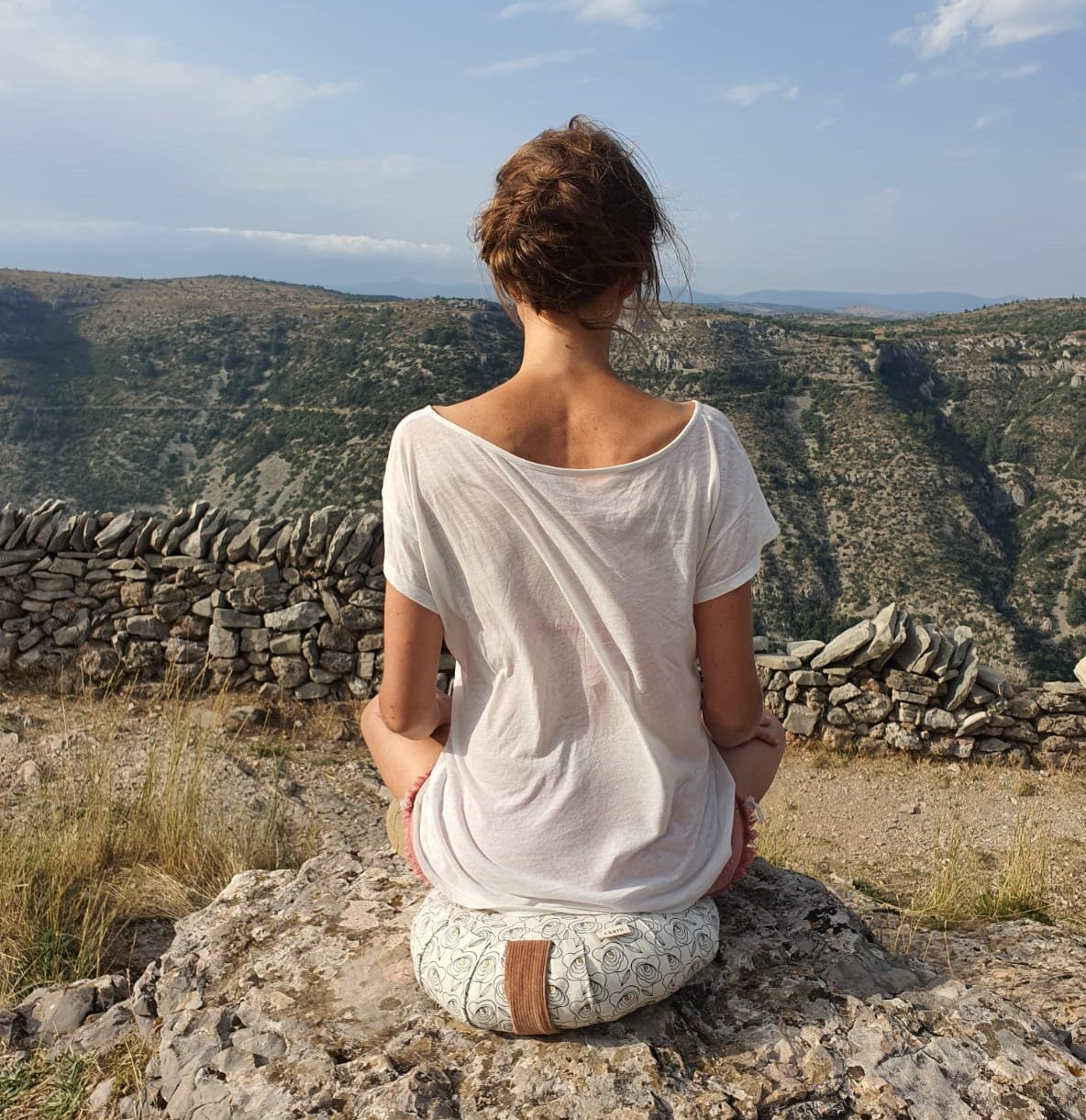 Yoga et méditation avec le zafu Atelier Ekrin