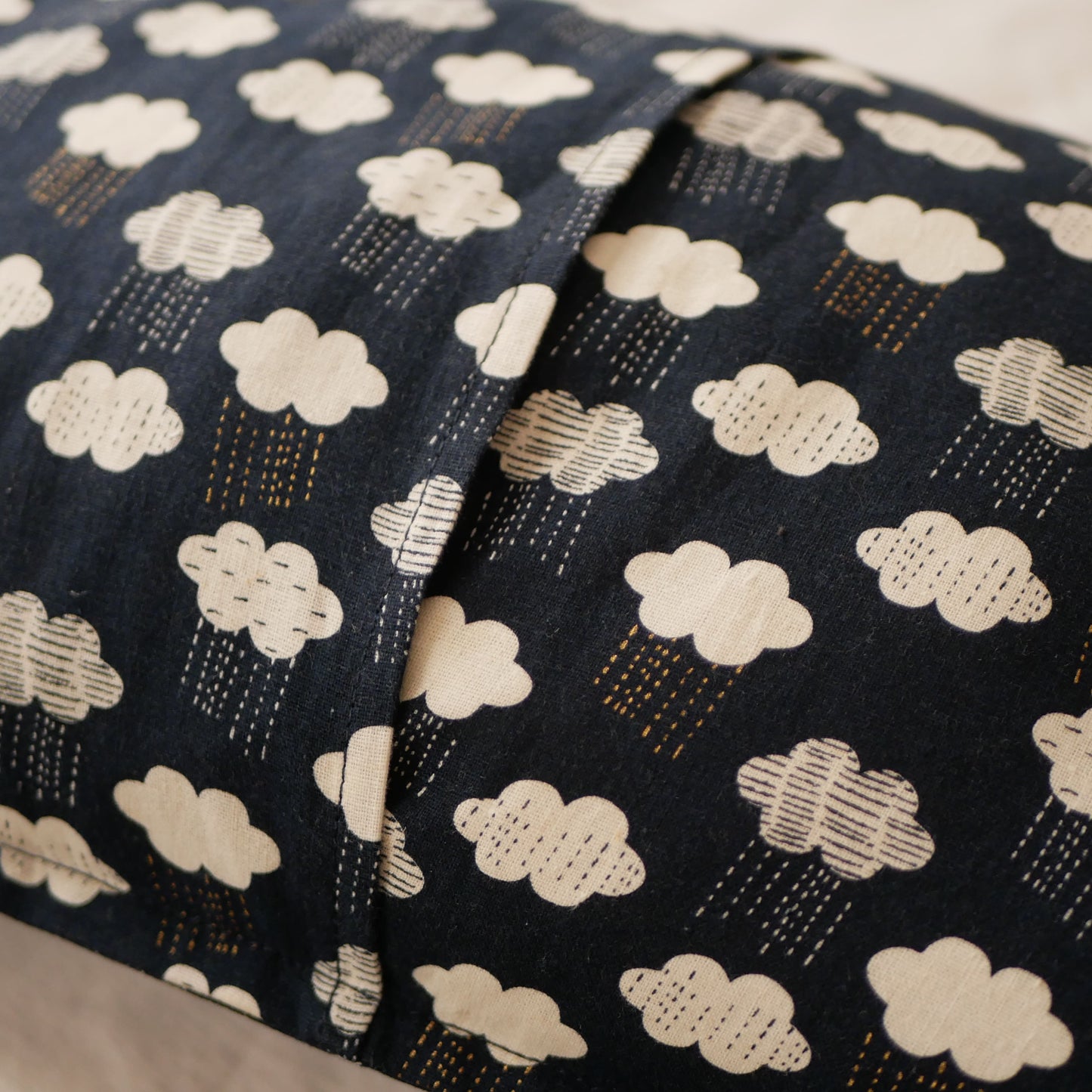 Fermeture coussin déco enfant La tête dans les nuages Ekrin