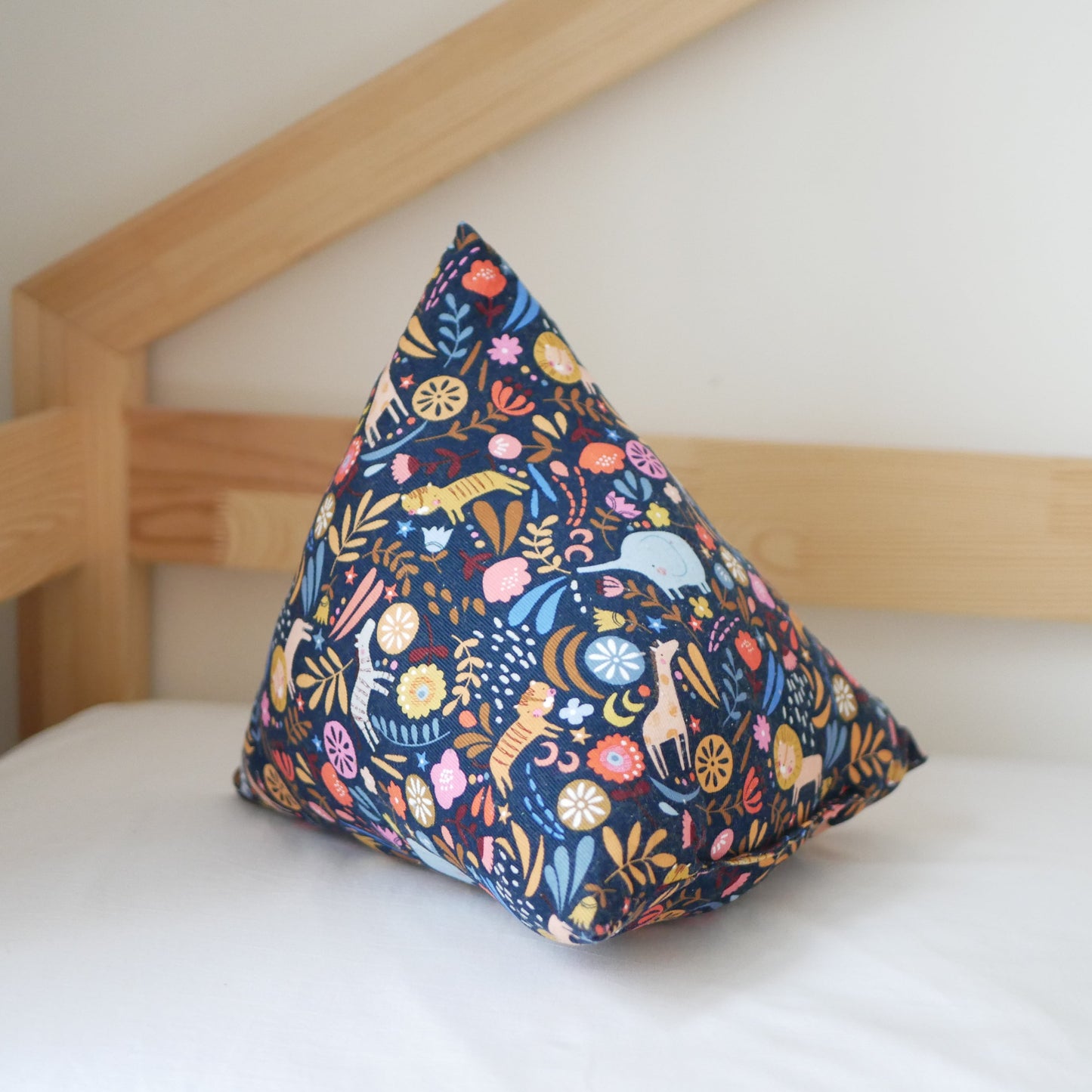 Coussin déco berlingot pour kids confectionné en France par atelier Ekrin