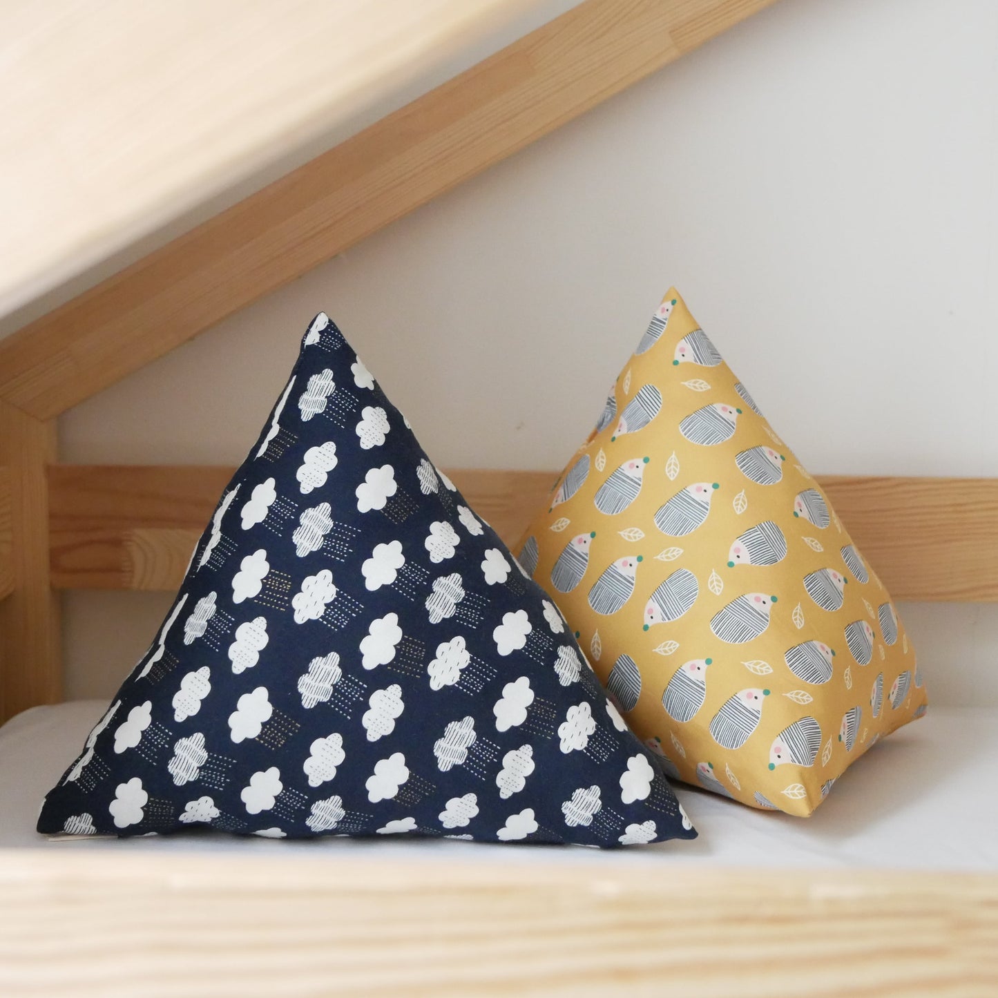 Coussin déco berlingots pour enfant confectionné en France par atelier Ekrin