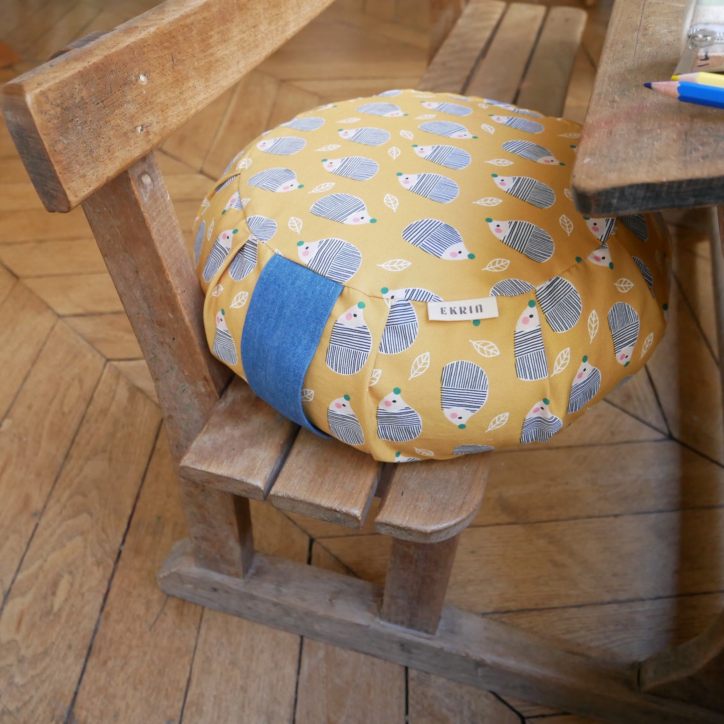 Mini zafu coussin de yoga et méditation enfant motifs hérissons Atelier Ekrin