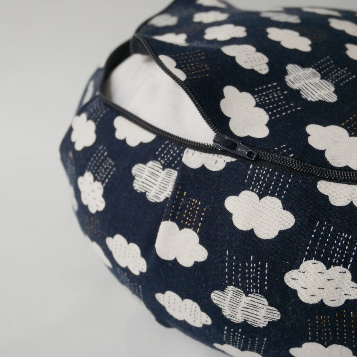 Mini zafu coussin de méditation enfant entièrement déhoussable avec fermeture éclair