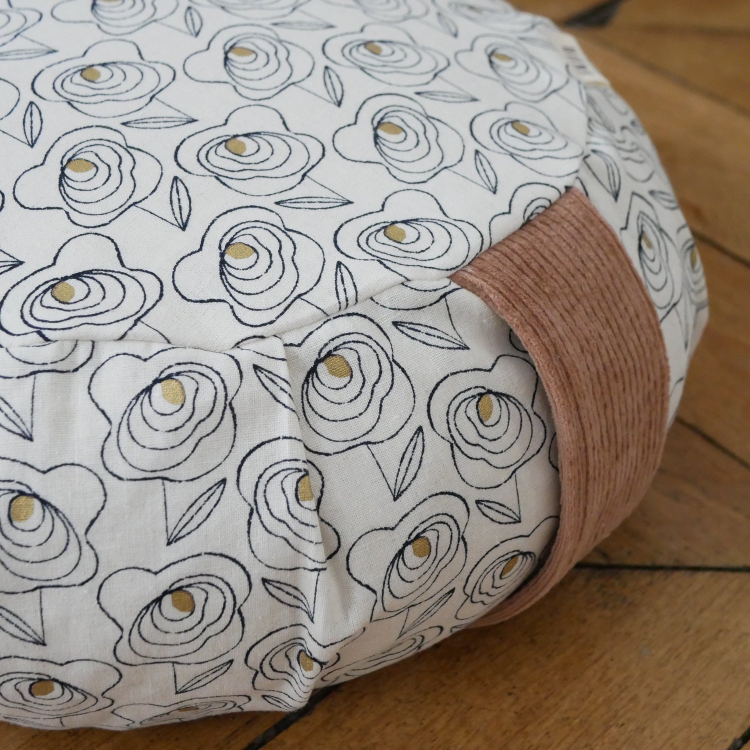 Zafu coussin de méditation et yoga aux motifs floraux et poignée en velours oeko-tex