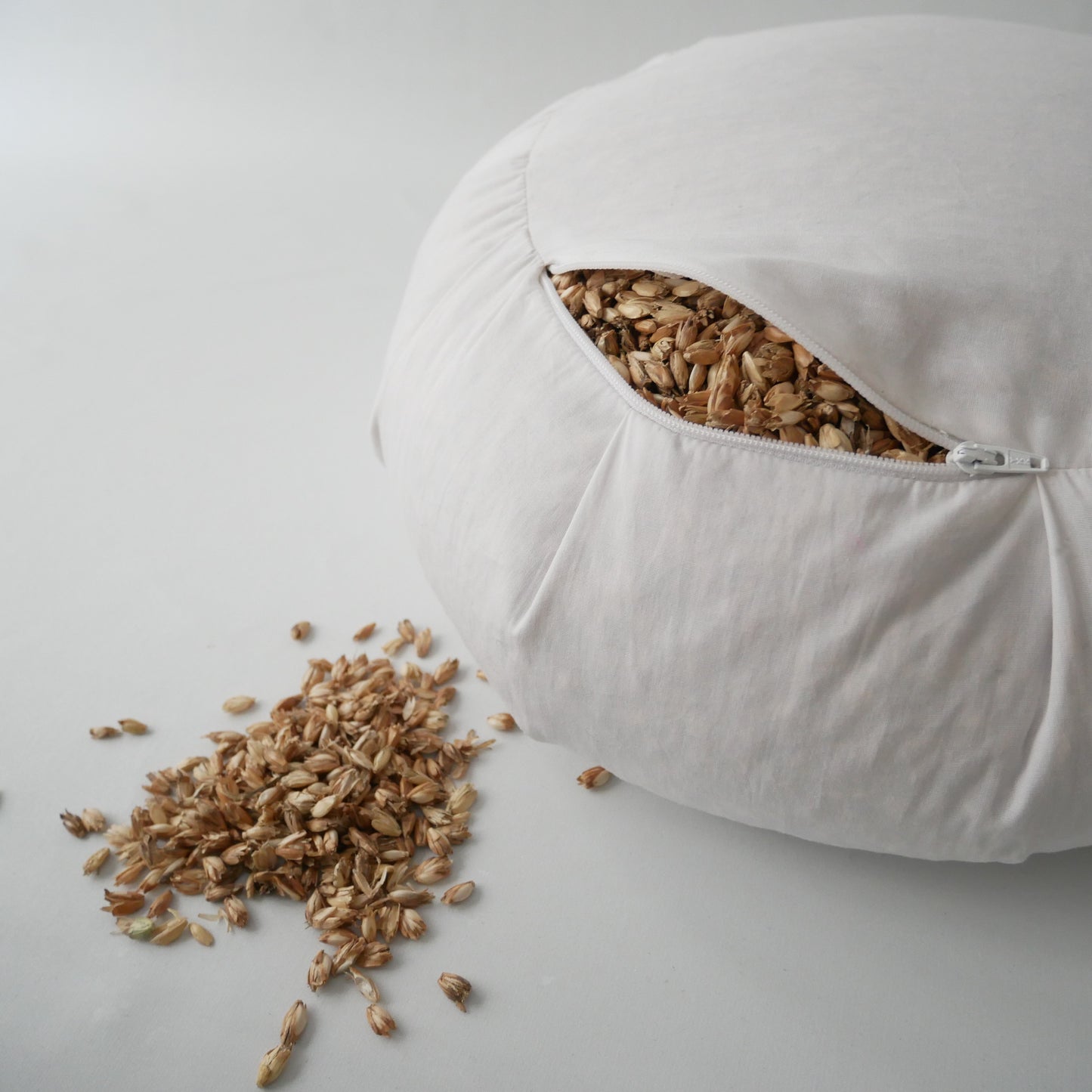 Coussin de méditation et yoga avec housse intérieure remplie de balles d'épeautre biologiques
