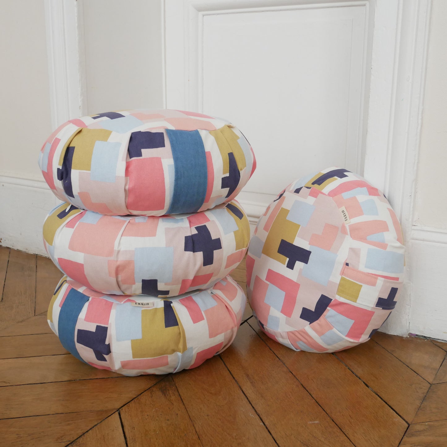 Coussin déco et méditation vitaminés Ekrin