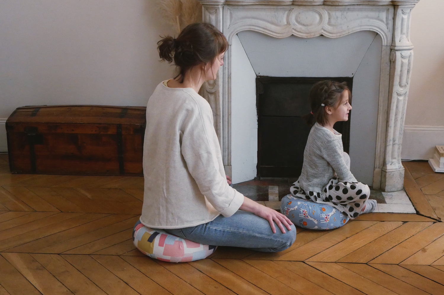 Coussins de yoga et méditation pour adultes et enfants créés en France par Ekrin Atelier