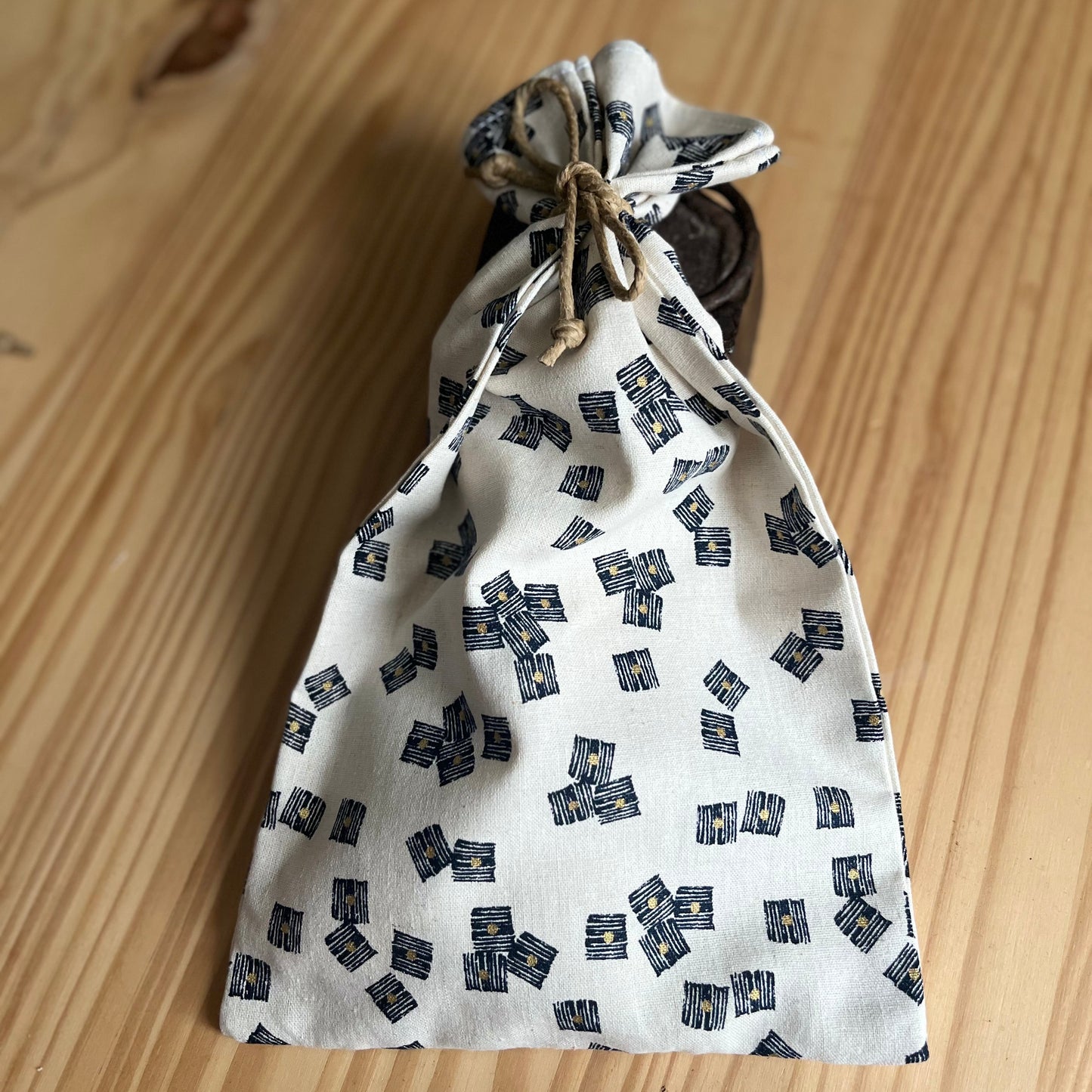 Eye Pillow- Coussin de relaxation yeux avec pochette de rangement - Graphique Nude