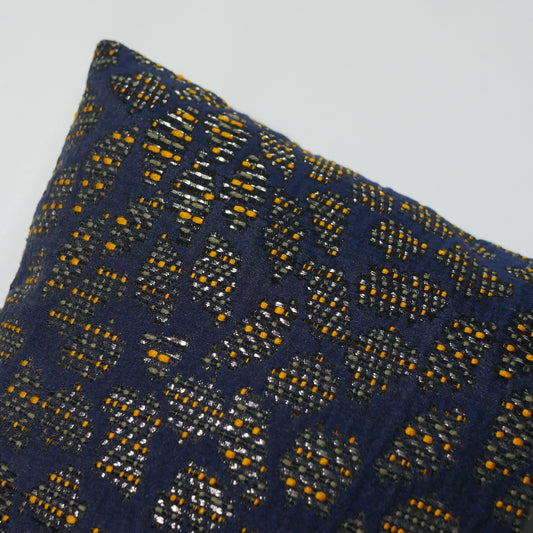 Coussin décoratif ethnique en tissu jacquard bleu marine oeko-tex