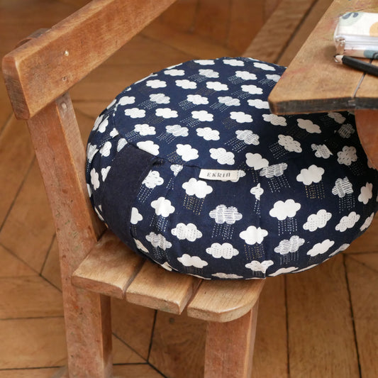 Mini zafu coussin de yoga et méditation enfant motifs nuages Atelier Ekrin